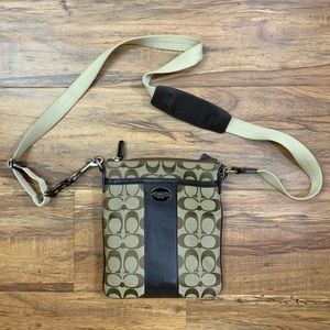 NWOT Signature Coach Crossbody